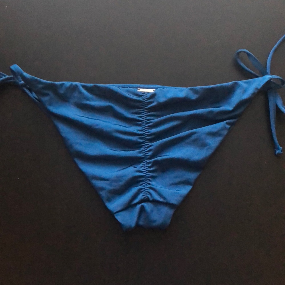 A Che Black cheeky side tie bikini bottoms